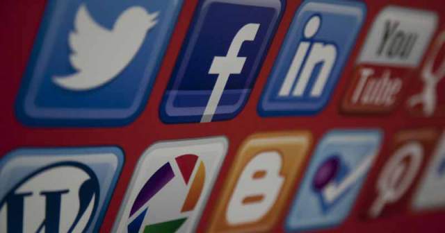 fitur en redes sociales