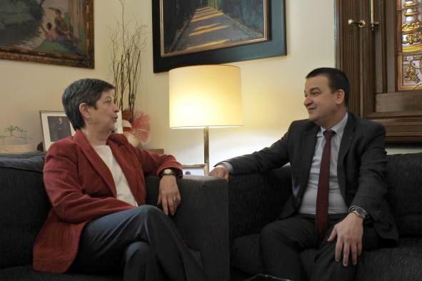 mtez arroyo y delegada gobierno catalunna