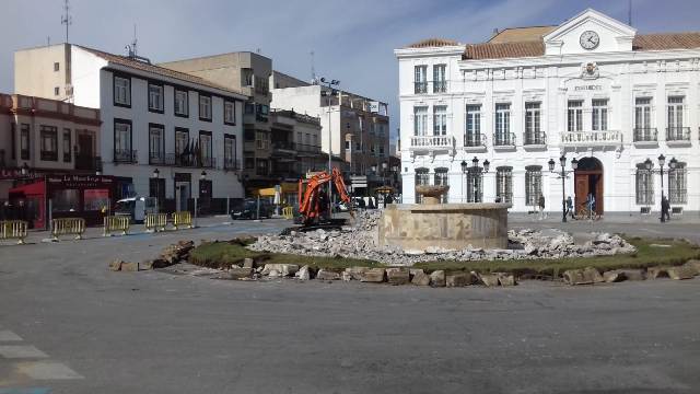 demolicion fuente remodelacion plaza a