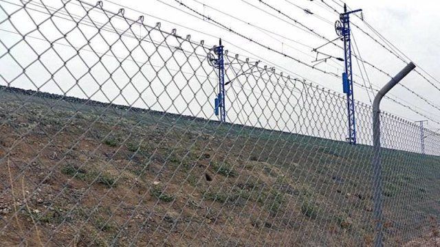 vallado protege entrada conejos vias tren