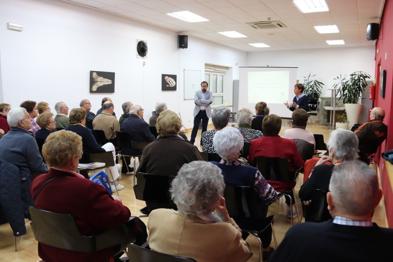 Charla OMIC en Centro de Mayores 18 3 2019 1