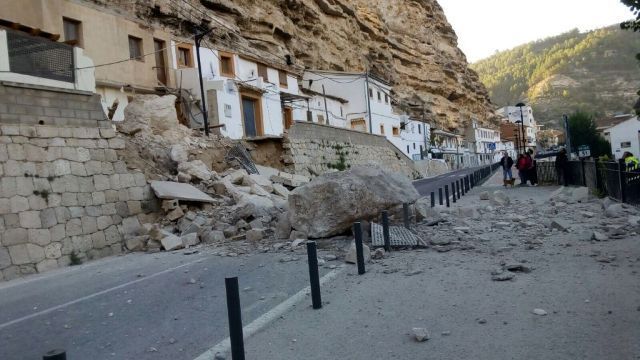 desprendimiento rocas alcala del jucar