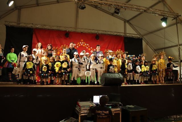 entrega premios infantiles a