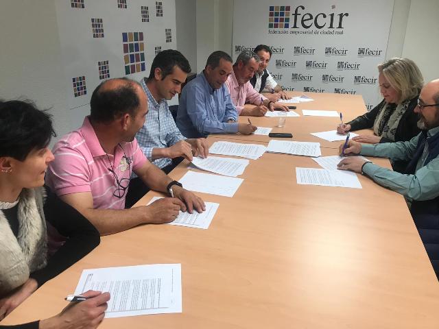firma convenio madera y corcho