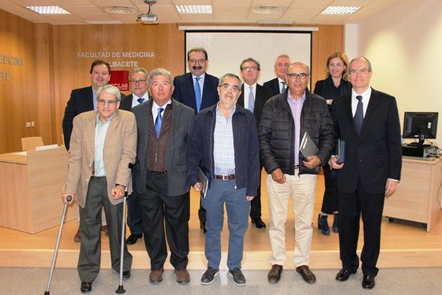 medicos sescam reconocidos facultad medicina