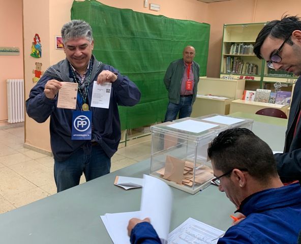 cotillas votando 28a