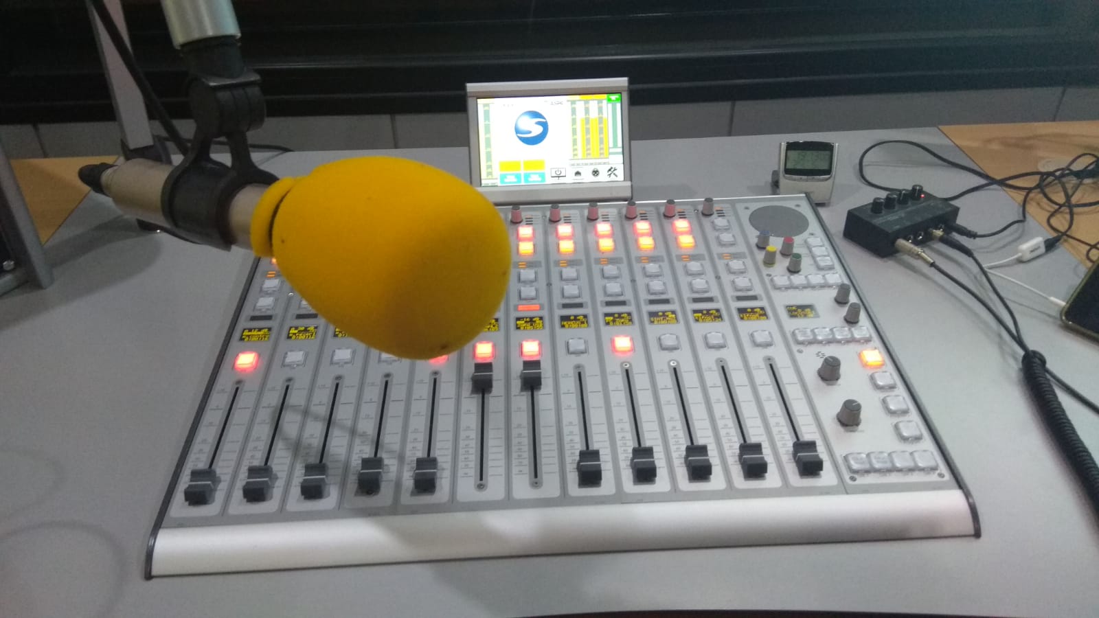 mesa radio surco