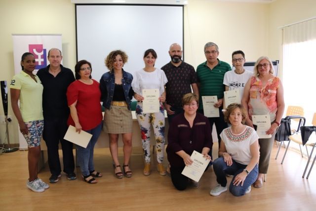 entrega diplomas centro mujer hogar y fotografia