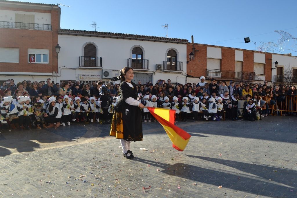 Desfile infantil capitana 2 con bandera