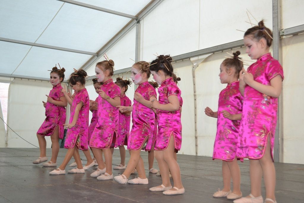 Desfile infantil concurso baile grupo 1