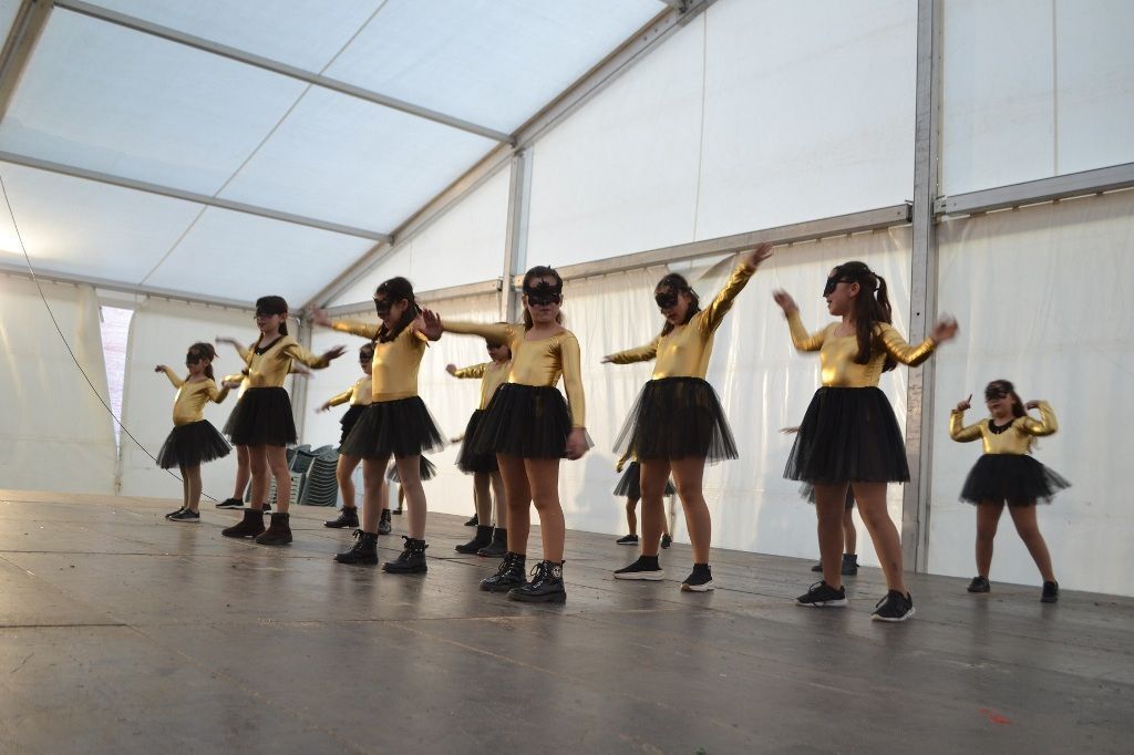 Desfile infantil concurso baile grupo 4