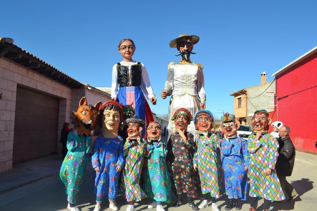 Desfile infantil gigantes y cabezudos