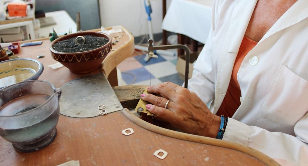 TRABAJANDO MANOS