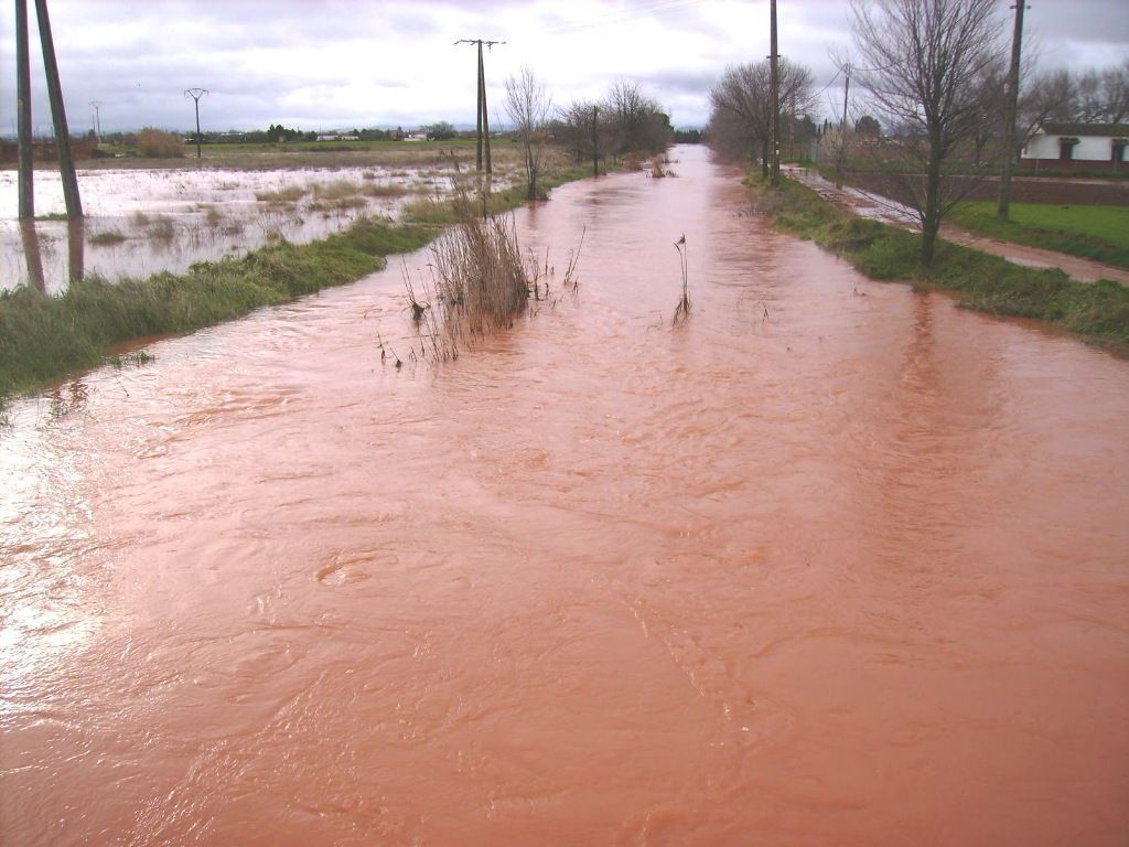 Río Azuer desbordado marzo 2013