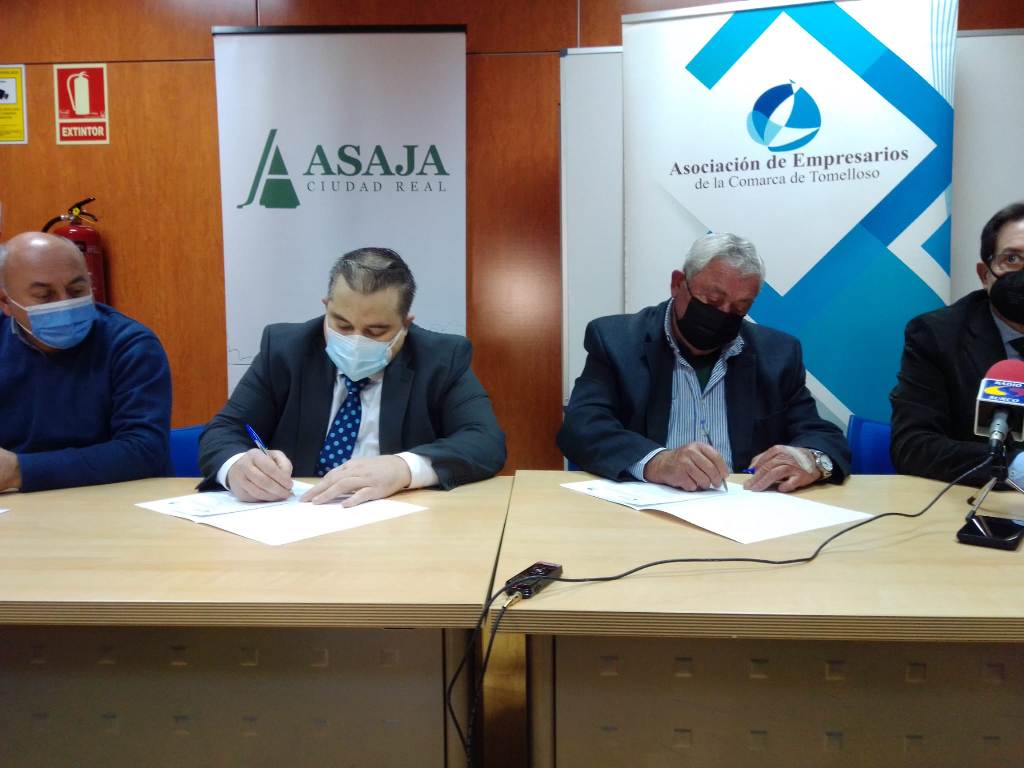 FIRMA CONVENIO EMPRESARIOS Y ASAJA 1